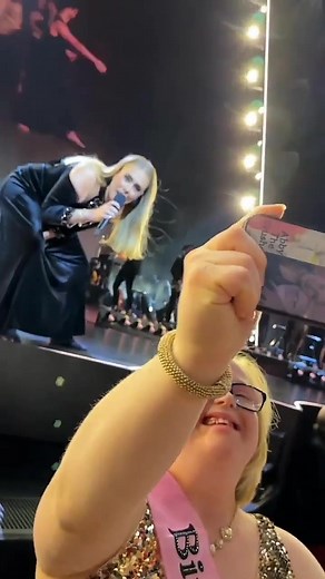 Adele con una fan 🥺❣️ #adele #fypシ #weekendswithadele #adkinsadele