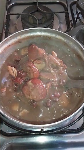 Esse foi o nosso almoço de hoje. Frango assado com batatas. Olha que delícia!