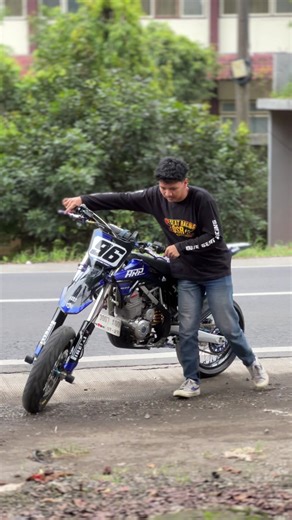 Exploring KLX Body Gordon: Supermoto Adventures