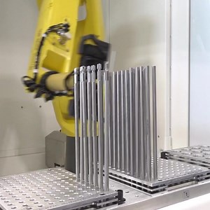 Grinding Medical BONE SCREWS on the Walter Helitronic Vision 400L from United Grinding No Grinding Oil for Filming Only… | Titans of CNC Machining