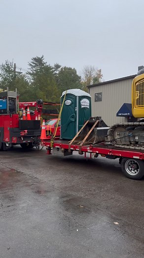 Service truck pulling the Komatsu PC138 with a few plates under it with ease. This truck has a 510HP DD13 with an Allison 4700. Heaviest axles and driveline you can order and disc brakes all the way around. 50 Ton pintle on the back and pulls anything it wants. Less than 6000 Lbs of tongue weight with this setup. #servicetruck #excavation #waterworks #sewer #construction | LMA Services