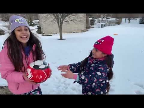 Deema Play Stuck on the tree Rescue adventure stories