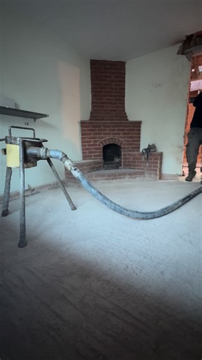 14K views · 389 reactions | Pro Screed Tip 裡 Always dampen your concrete before screeding If the base is too dry, it’ll pull moisture out of the screed, causing weak bonds & cracks. • • #FloorScreed #FloorScreeding #LiquidScreed #CementScreed #AnhydriteScreed #SelfLevellingScreed #SandCementScreed #ScreedingContractor #ScreedingServices #ScreedingSpecialist | EB Floor Screeds | Facebook