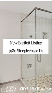 Did you know that Bartlett is TN’s 11th largest city? With a reputation for safety, Bartlett is known for its safe neighborhoods and low crime rate. I can attest… I got pulled over for speeding last year while showing clients properties 🤨 🤫…. But we won’t talk about that. 5980 Steeplechase boasts 5 🛌 and 3 🛁. Located on a picturesque street in Surrey Woods subdivision, you will love walks among mature treelined sidewalks. All of the baths have been pristinely renovated, with room for your pe