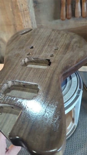 sealing a walnut custom guitar body with shellac. Venus De Milo. expedition 33 inspired build. #diy