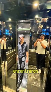 992K views · 10K reactions | Así NO se entra a un ascensor… pero ellos lo intentaron  #asensor #tutorial #fail #humor #reelsviralシ | Flipazo | Facebook