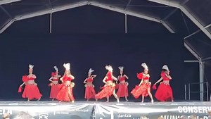 🌺 Desde el País Vasco (España 🇪🇸) Centro Dunia presentando este bloque de Tamure, coreografía de nuestra directora, la Miss Maui. Muchas gracias a la profesora Ainara por confiar una vez más en nuestro trabajo, es hermoso. Primer tamure: Tamure ‘oa ‘oa de Claudio Huesca Segundo tamure: Tamure Moorea Lagon Somos un sueño. Somos magia. Somos MAUI #maui #danza #polinesia #tamure | MAUI Danzas Polinesias