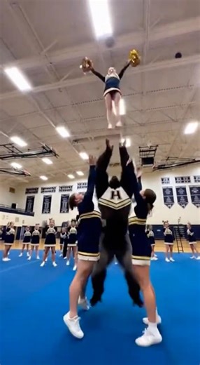 This Gorilla Cheers Better Than Most Humans #gorilla #cheerleading #incredible