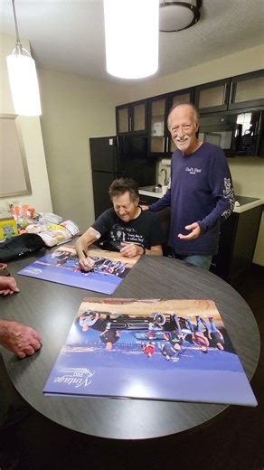 Gene Winfield signing Vintage Air posters "Kiss me!"