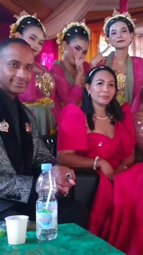 ❤️ It's that time of the year again in Java Indonesia but I wasn't able to attend this year but here's GREAT memories from last year!! Great times with His Majesty Sany Wijaya, one of the Top Kings 👑 of Indonesia 🌏 Almighty God's BEST to and for you always Your Majesty 🙏 Looking forward to seeing you again soon! Sorry , I wasn't able to come this time! #birthday #greatfriend #givinghonorwherehonorisdue #actorslifestyle 🎥 #singerslife 🎤 | Tony Taylor