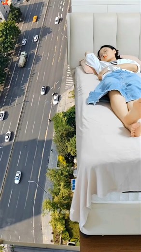 आखिर मम्मी छत से नीचे गिर गई 😱🤯II Carriage House wooden artist II #cartoon #shortvideo