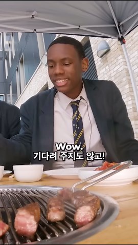 School uniform BBQ: Friends enjoy Korean grill & laughter!