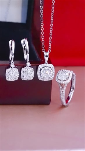 Ni wayan henny artini on Instagram: "@katalog_hennyberlian PROMO SALE 🔥 Cincin-TBC0571-P Size : 13 Diamond 69 : 0,423 crt Gold 75% : 3,92 grm Liontin-TBL0416-R Free Rantai Emas 75% Diamond 20 : 0,11 crt Diamond 7 : 0,279 crt Gold 75% 1,78 grm Anting-TBG0554-B Panjang : 2,2 cm Diamond 32 : 0,200 crt Diamond 16 : 0,195 crt Gold 75% : 3,14 grm . SPECIAL DISC% ALL ITEM ( bandrol ) ✅ Melayani pembelian Cicil Payment bulanan untuk wilayah Bali ✅ Melayani pembelanjaan Online seluruh indonesia ✅ Melaya