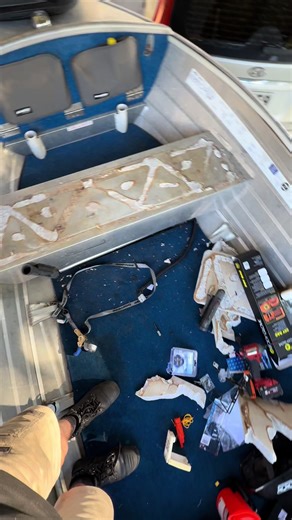 Tinny build pulled up minttttt #boating #tinny #merc #25hp