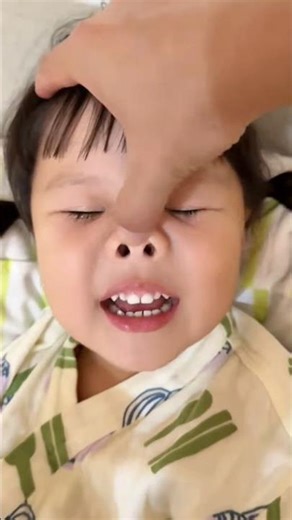 Don't blink. Perform a magic. Elsa's underwear. Human baby. Luxi's dad. Little Luxi 🎥🛋❤