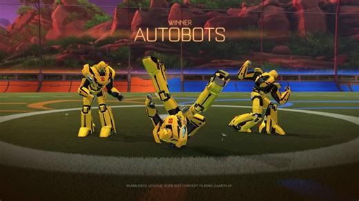 Das Fahrzeug zu Bumblebee, das sich nach einem Sieg transformiert, ist ab sofort zusammen mit dem Rest des Transformers-Packs im Shop verfügbar! | Rocket League