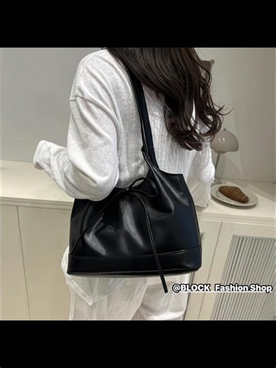 👜Crazy black colour Shoulder bag အလှလေး 🎀 #instock 📌အပြင်ပုံလေးတွေလည်း ပြထားပေးလို့ စိတ်ချယူပါနော် ကိုယ့်သဲတို့ 🥰 #စိတ်ကြိုက်ဝယ်ဖို့blockရှိတယ် #blockfashionshop #ပစ္စည်းအသင့်ရှိ #shoppingbags