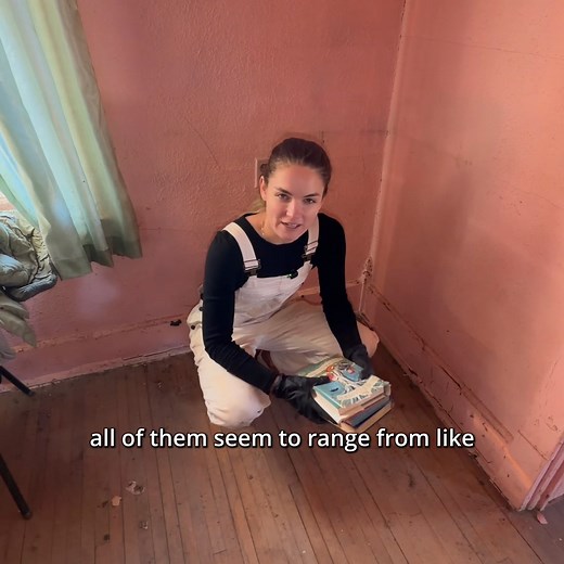 It's time for WEEK 2 of cleaning my abandoned house!!🏚️🌿🧹 There's been so many cool finds in the dining room! #abandoned #cleaning #antiques #collectibles #books | Tia Weston