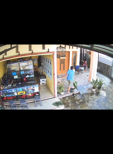 saya kira Hanya bercanda.ternyata . . . alhamdulilah masih di beri keselamatan . . . tetap hati2 dan waspada.kondisi cuaca saat ini. @Bunda Anik @Salman Dan Naufal @Service Laptop Kalijambe #kebakaran #rumah