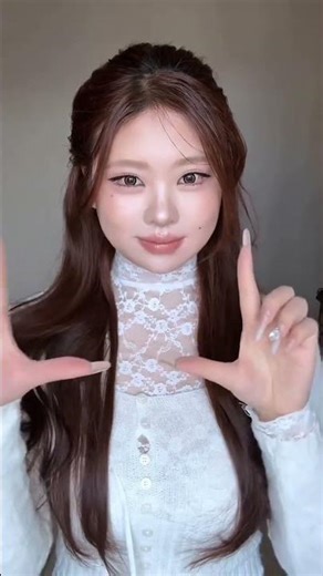 Emulate Zhang Yuanying's Graceful Lace Look: The Korean Gentle Rabbit Style