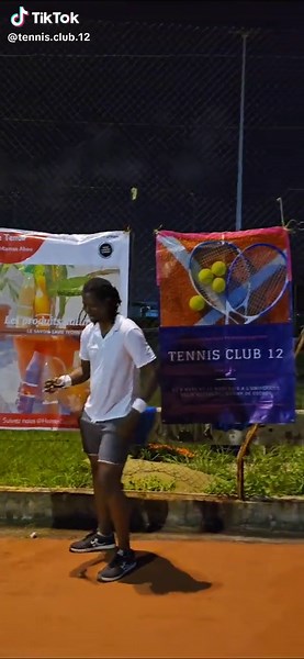 La petite danse de la joie et de la victoire 😁 Tennisman can dance too Good vibe #dance #amapianochallenge #tswalabami #abidjan225🇨🇮