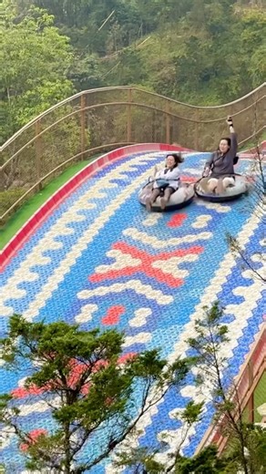 Trò chơi trượt phao Con Đường Thổ Cẩm đầy phấn khích