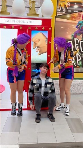 The twins surprised the guy...😮😂 #twins #pranks