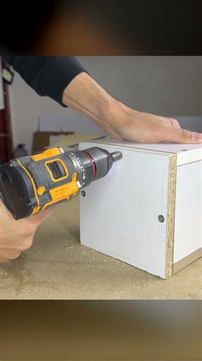 How to screw on a confirmat #diy #woodworking #design #comfirmat