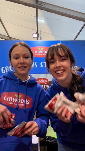 We had a BLAST at Love Your Food Show 🤩❗💙 This was our first time bringing Linwoods Overnight Oats to a consumer show and the response was absolutely incredible. We gave away a whopping 3,000 samples of our overnight oats and spoke to many of you on how you have been ✨LOVING✨ the new range. Next stop 🚛 Balmoral Show and BBC Good Food Show. Comment below if we'll see you there😀👇 | Linwoods Healthfoods