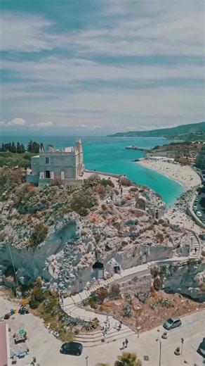 Calabria: Italy’s Wild Beauty the World Sleeps On 🇮🇹🌊”