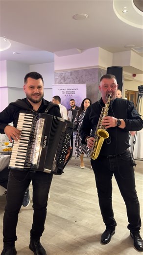 Formatia Florinel Brundean • 0766 563 800 & 0736 433 808 📞 📍Restaurant Dusan si Fiul Sud (Resita), Caras-Severin #fypシ゚viralシfypシ゚ #viralreelsシ #foryoupageシforyou #viralreelsfacebook #fypシ #snejancabosca #fy #viralvideos #viral | Snejanca Bosca si Formatia Florinel Brundean