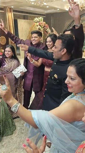 Here comes the Delhi bride…dancing like the queen of her own blockbuster! 💃✨ #weddingsutra