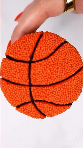 Basketball Cupcake is amazing #cupcake #cupcakedecorating