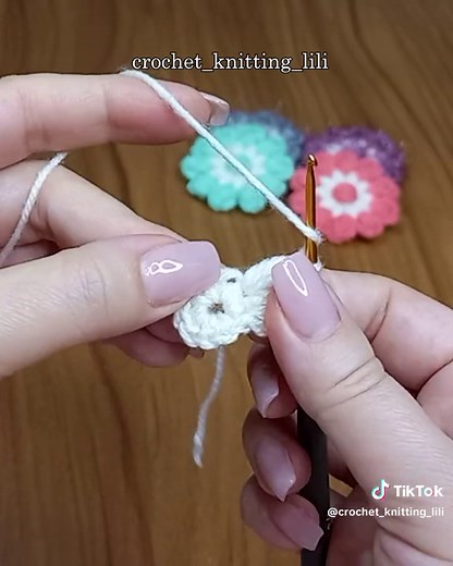 crochet tutorial, puff flower tutorial, crocheted puff flower, #crochettutorial #crochettiktok #foryou #forbeginners #puffflowercrochet #crflowers #fyp #puffflower