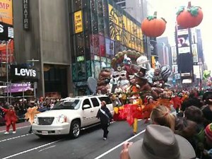 Thanksgiving Macys Parade 2009 fom Times Square.MOV