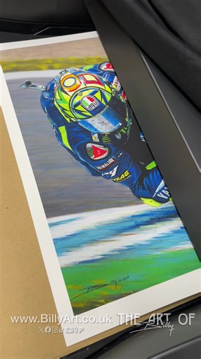 Little #throwbackthursday with a print of my oil on linen canvas painting “The Doctor” of Valentino Rossi on the Yamaha MotoGP race bike back in 2017 🖌️🎨🏁 The original is available and prints are online at https://billyart.co.uk in A2, A3 or A4 & a timelapse is on the webpage #valentinorossi #yamaha #motogp #oilpainting
