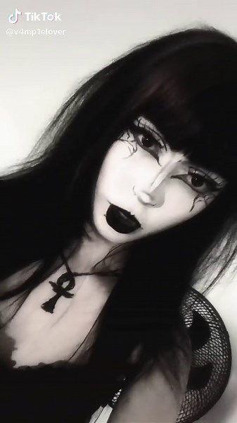 Gothic Vampire Makeup Tips and Style Inspiration