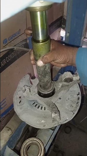 How to replace wheel bearing #shortsfeed #mechanic #viralvideo