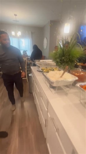 My nephew Jeremy Speed cooked a pan of Dressing in 20 mins (cooked with Cornmeal, No Jiffy Mix)❤️ Moma I don’t know what ya’ll been doing wrong cooking dressing for hours 🤣 “I don’t own the Rights to this Music” | Moneak Kelly