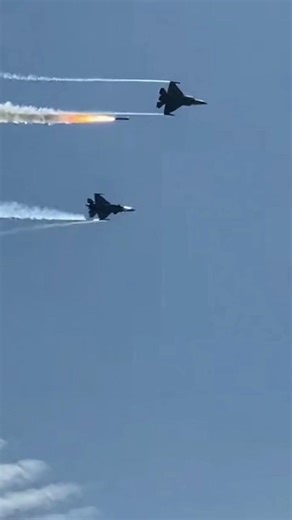 Mastering Air Maneuvers #airbattle #aviation #military #aircombat