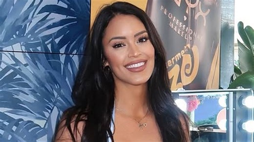 World's sexiest tennis influencer branded 'jaw dropping' in revealing dress