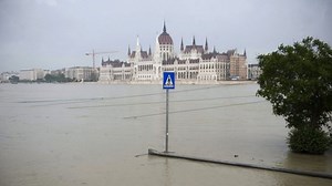 Europe floods: Hungary Danube set for record high