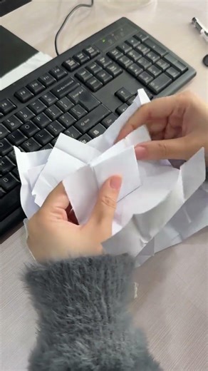 Boss Secretly Passed Me a Note - Unpredictable Ending