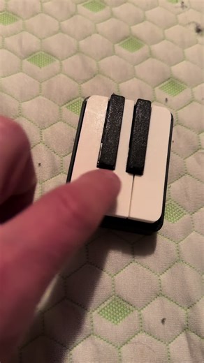Just finished my very first fidget clicker! 🎹 This one is shaped like piano keys and has such a satisfying click. Really happy with how this design turned out! #3DPrinting #FidgetClicker #Piano
