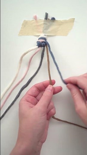 How to do a Forwards Friendship Bracelet Knot - Macramé 101