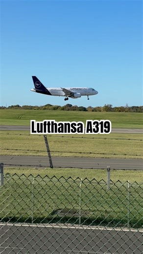 Lufthansa A319 landing at Birmingham airport #aviation #planespotting #shorts #planes