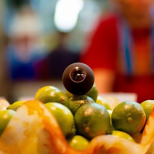 Luna 360 Camera｜簡単操作の球体パノラマカメラ「ルナ 360」