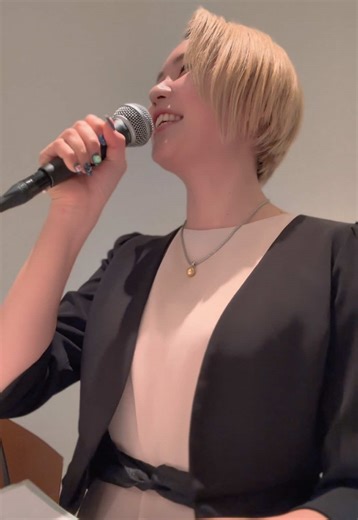 結婚式披露宴の司会とオープニングムービー