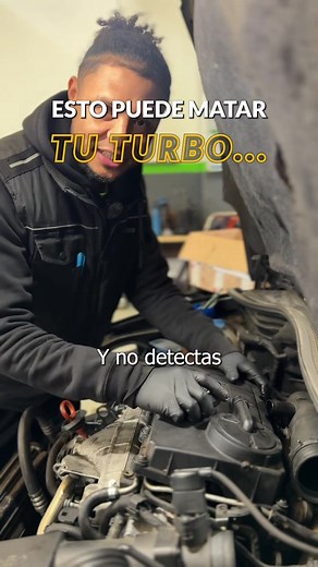Si no detectas esto a tiempo… puedes acabar cambiando turbo. Seat León. Aceite por toda la admisión. Y todo empieza por una PCV que nadie revisa. La gente cambia EGR. Cambia turbo. Pero no mira el origen. ¿Sabías que la PCV puede provocar todo esto? Escribe “PCV” y hago un vídeo enseñando cómo comprobarla 👇 #SeatLeon #PCV #Turbo #AveriasCaras #Mecanica