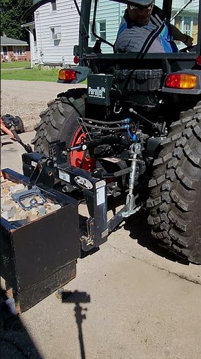 The difference between quick hitch and Pat's easy change